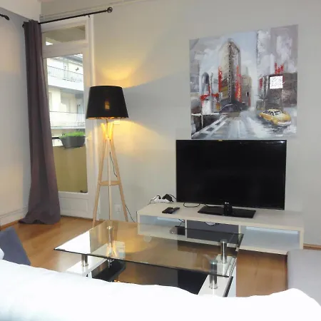 Le Voltaire -2 Chambres- 70m2- Hypercentre-parking-wifi Fibre- Nouvelle Literie شقة تارْب