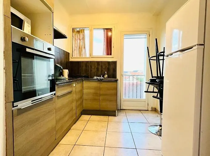 Le Voltaire -2 Chambres- 70m2- Hypercentre-parking-wifi Fibre- Nouvelle Literie