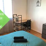 Le Voltaire -2 Chambres- 70m2- Hypercentre-parking-wifi Fibre- Nouvelle Literie Apartmán Tarbes
