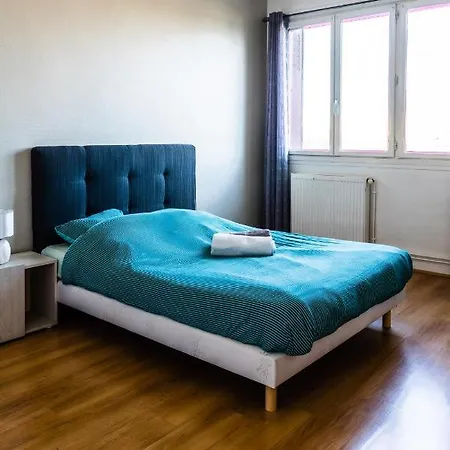 Le Voltaire -2 Chambres- 70m2- Hypercentre-parking-wifi Fibre- Nouvelle Literie *