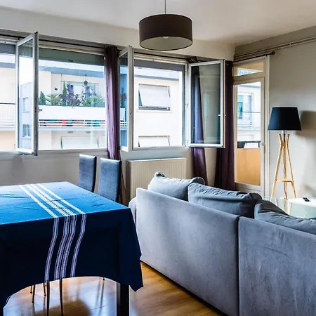 Le Voltaire -2 Chambres- 70m2- Hypercentre-parking-wifi Fibre- Nouvelle Literie Appartement