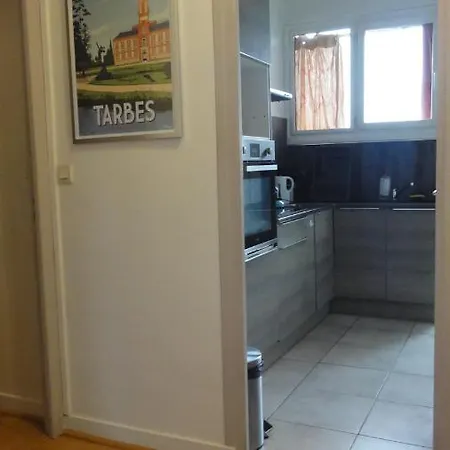 Le Voltaire -2 Chambres- 70m2- Hypercentre-parking-wifi Fibre- Nouvelle Literie * Tarbes