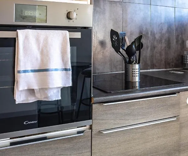 Le Voltaire -2 Chambres- 70m2- Hypercentre-parking-wifi Fibre- Nouvelle Literie Appartement *