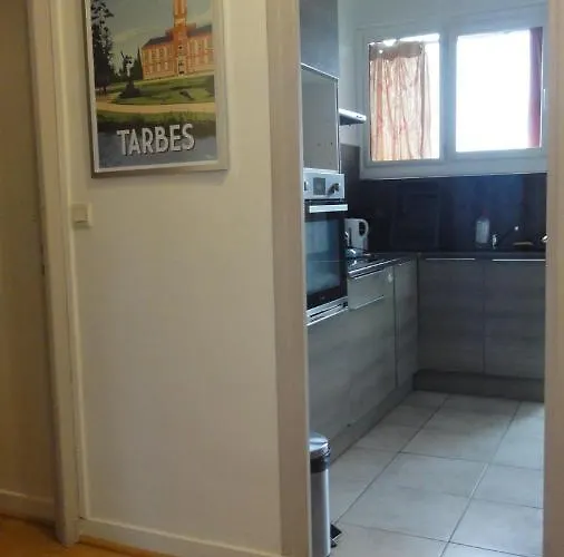 Le Voltaire -2 Chambres- 70m2- Hypercentre-parking-wifi Fibre- Nouvelle Literie * Tarbes