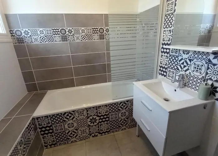 Le Voltaire -2 Chambres- 70m2- Hypercentre-parking-wifi Fibre- Nouvelle Literie