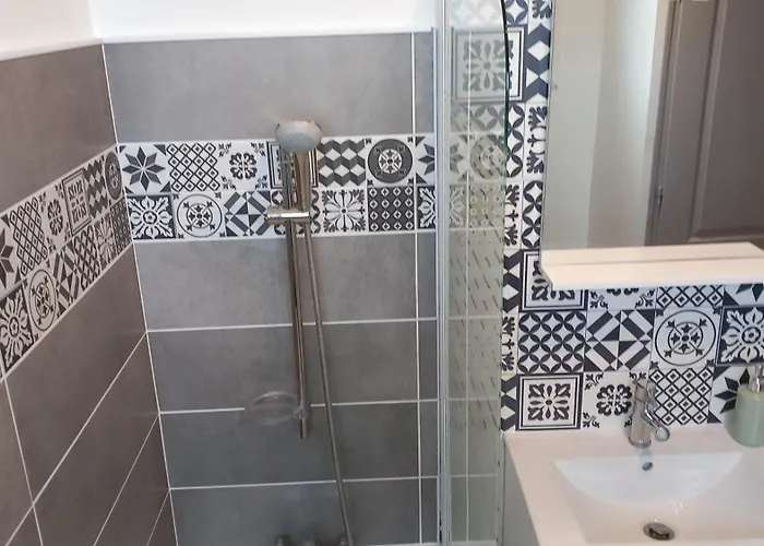 Le Voltaire -2 Chambres- 70m2- Hypercentre-parking-wifi Fibre- Nouvelle Literie * Tarbes